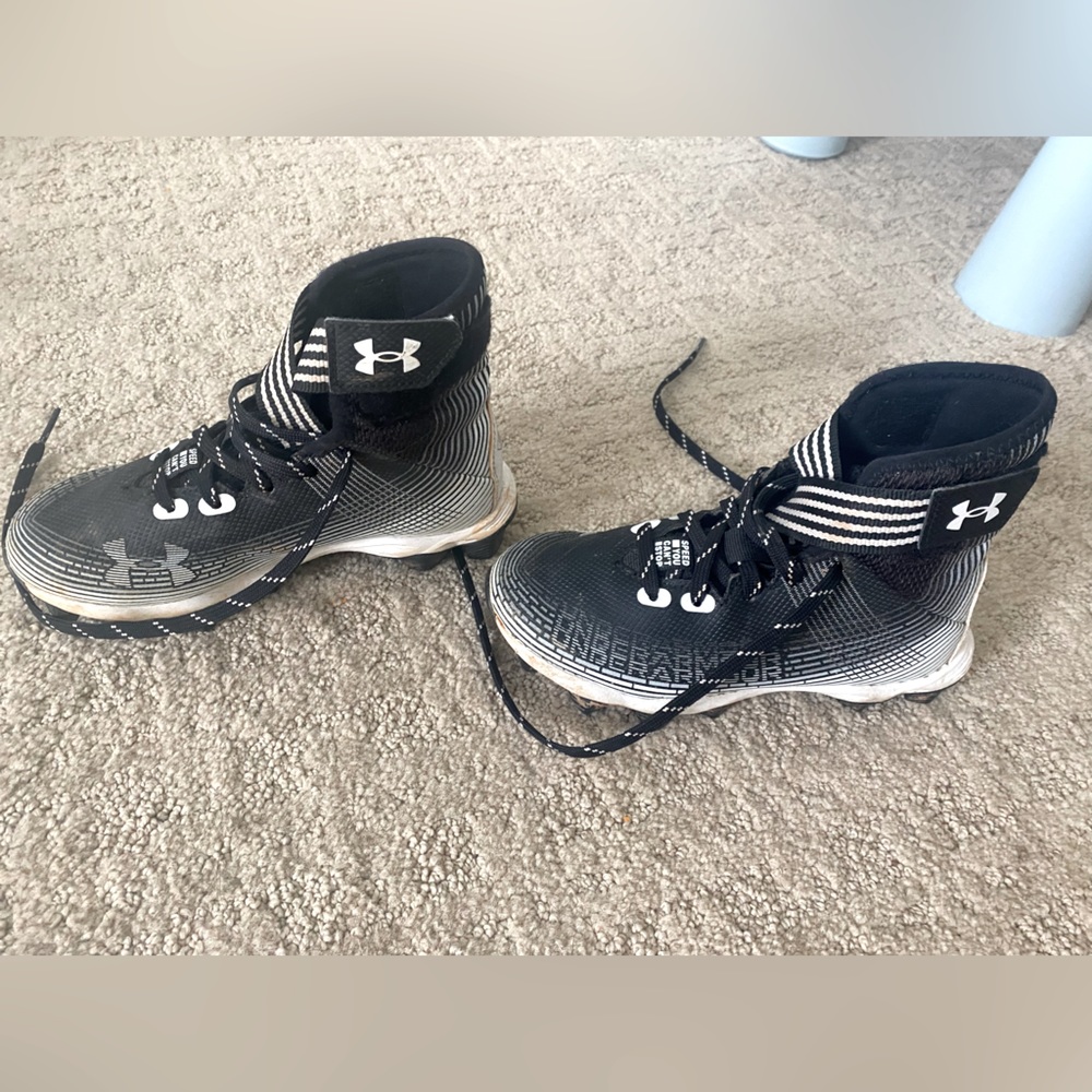 Under Armour little boy cleats! Great condition size 13